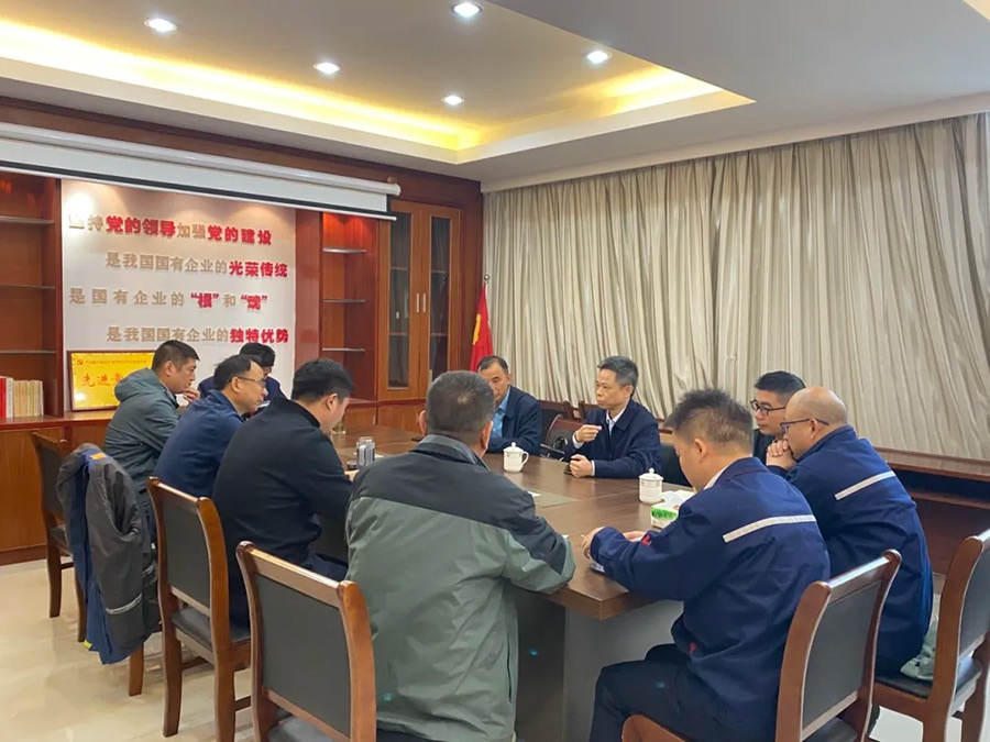 集团公司党委委员、副总经理郭永忠莅临鑫宇公司指导工作